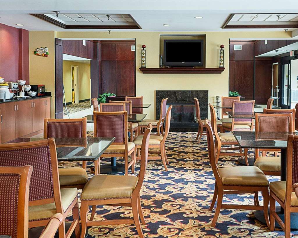 Comfort Suites Southpark Колониал Хайтс Ресторант снимка